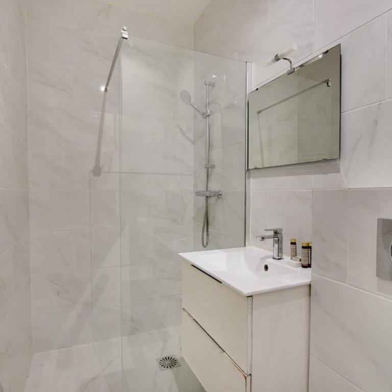 Magnificent apartment - 2BR 6P - Rochechouart - Appartement - 12