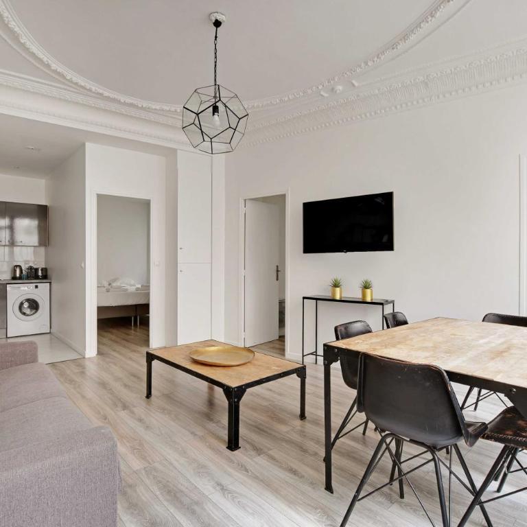 Magnificent apartment - 2BR 6P - Rochechouart - Appartement - 9