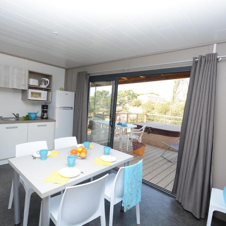 Camping Mas De Pierredon - Chalet Portissol with jacuzzi - 9