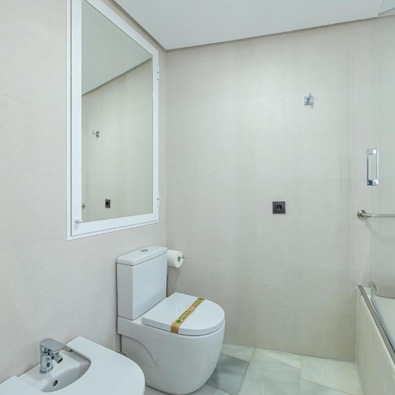 PUERTO DE BENALMÁDENA APARTAMENTO VACACIONAL con VISTAS AL MAR Y YATES TRES HABITACIONES 2 BAÑOS - Three-Bedroom Apartment - 25