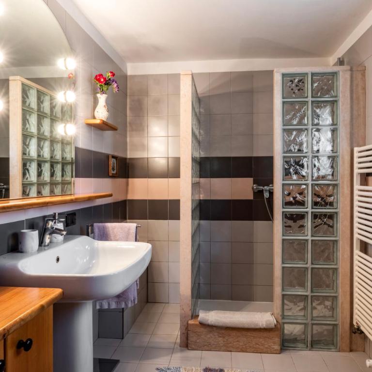 B&B Il Pettirosso - Camera Matrimoniale con Bagno Privato Esterno - 3