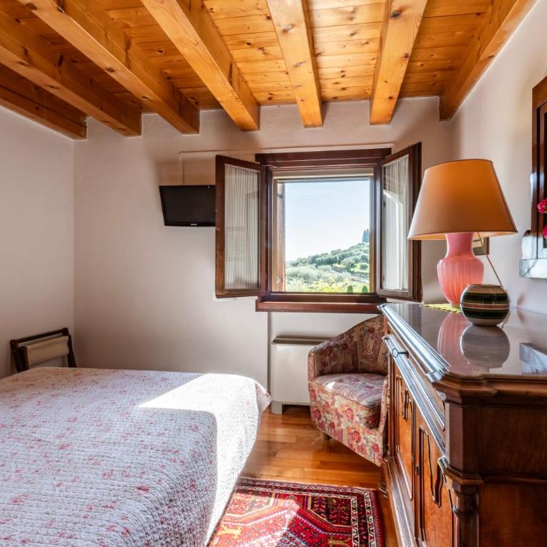 B&B Il Pettirosso - Camera Matrimoniale con Bagno Privato Esterno - 1