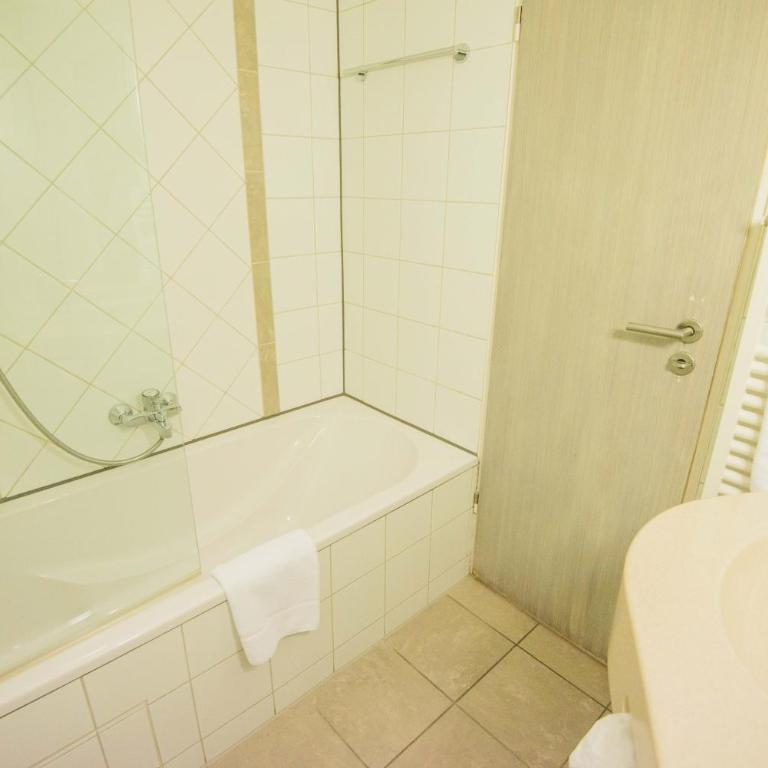 Gasthaus Gästekiste - Camera Matrimoniale/Doppia con Letti Singoli - 10