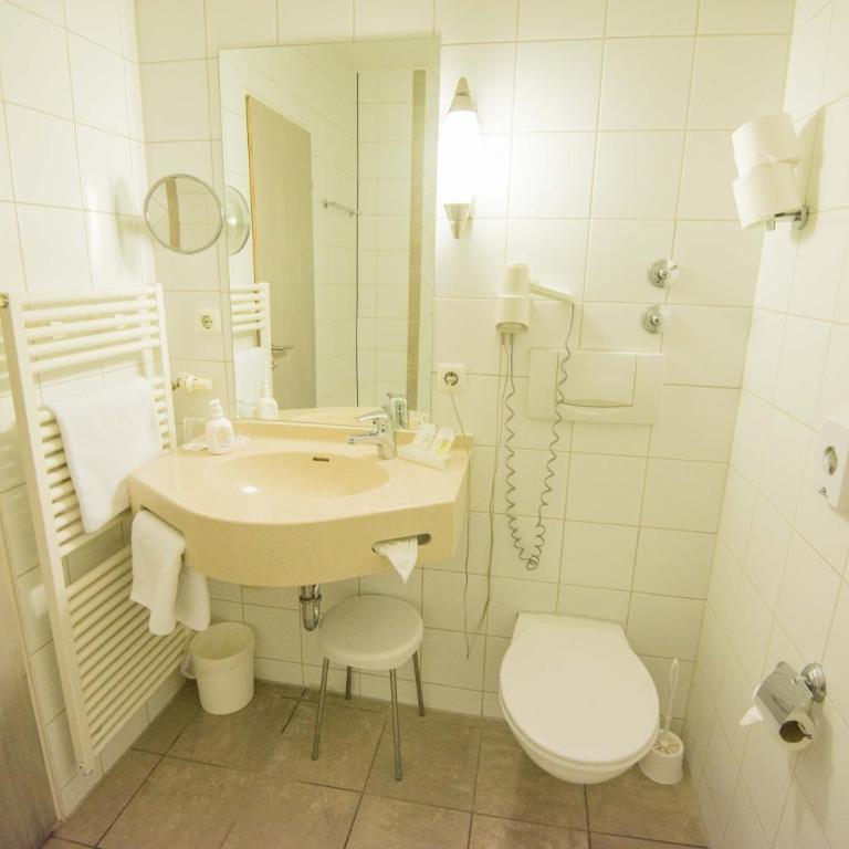 Gasthaus Gästekiste - Camera Matrimoniale/Doppia con Letti Singoli - 7