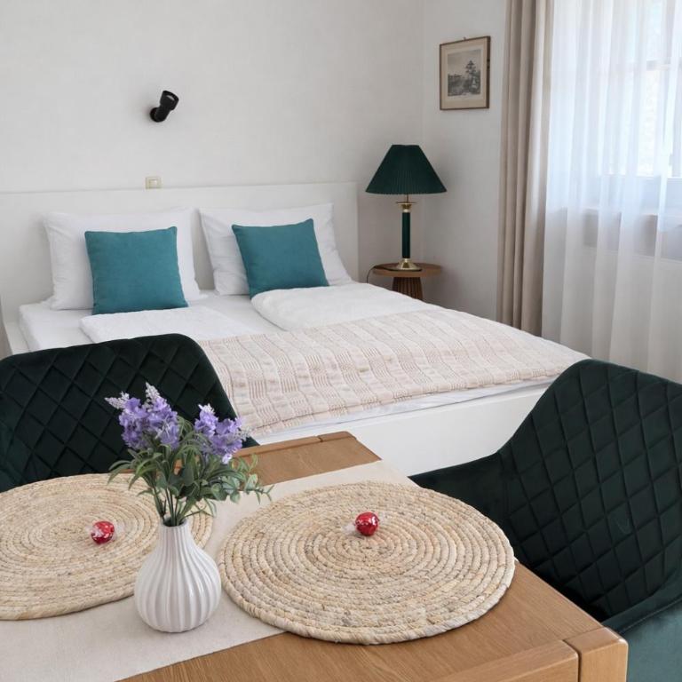 Ferienwohnungen an der RupertusTherme - Apartment mit 1 Schlafzimmer und Gartenblick - 1
