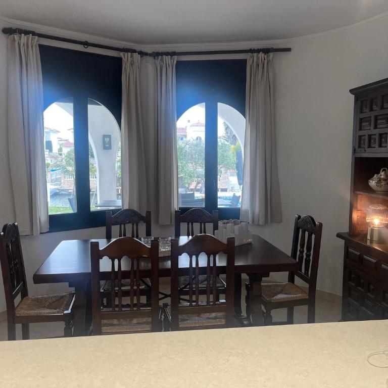 'Casa Empuria' aan kanaal met zwembad en aanlegsteiger - Villa de 3 dormitorios - 22