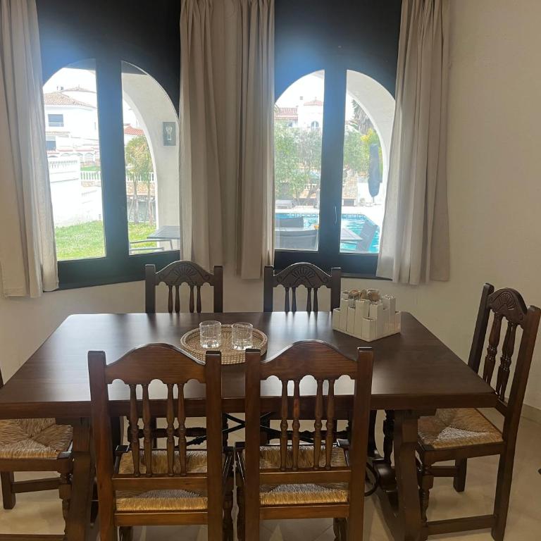 'Casa Empuria' aan kanaal met zwembad en aanlegsteiger - Villa de 3 dormitorios - 23