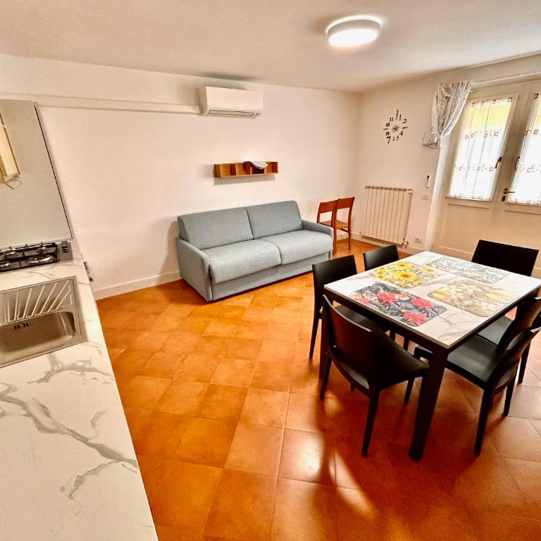 CASA OLIVA Cielo terra con doppi servizi, aria condizioanta, in centro e vicino al mare - Two-Bedroom House - 1