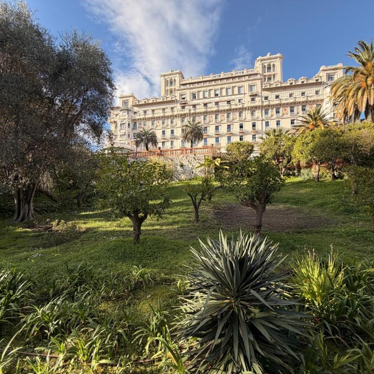 Appartement Ombragé 44m2 Riviera Palace Belle-Epoque, Restomod et Literie Prestige - Appartement 2 Chambres - 35