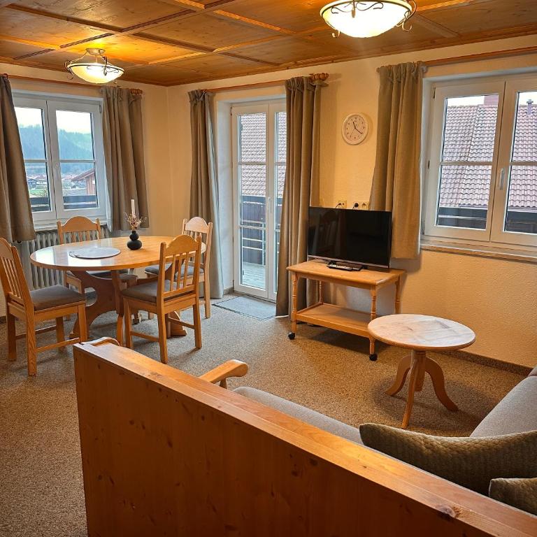 Das Tannacker - Ferienwohnungen Hartmann - Apartment mit Balkon - 13