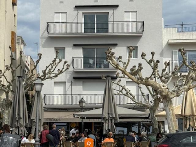 Primera Línea de Mar y Playa - Two-Bedroom Apartment with Balcony and Sea View - 2