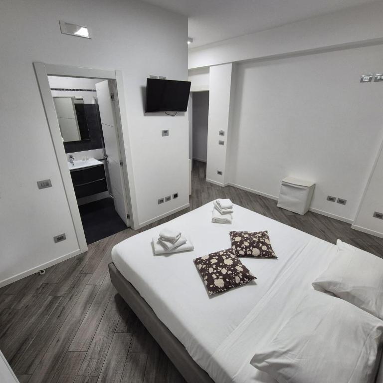 La Lira Two GuestHouse - Double Room with Private Bathroom - 8