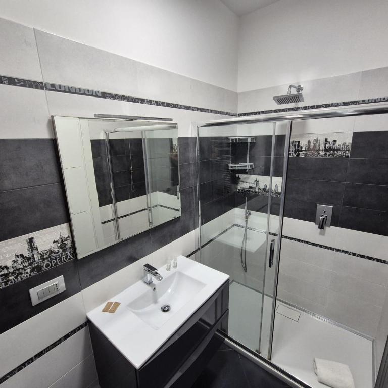 La Lira Two GuestHouse - Double Room with Private Bathroom - 12