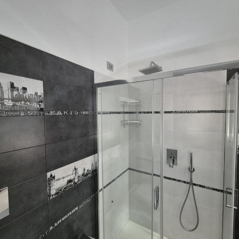 La Lira Two GuestHouse - Single Room with Private Bathroom - 7