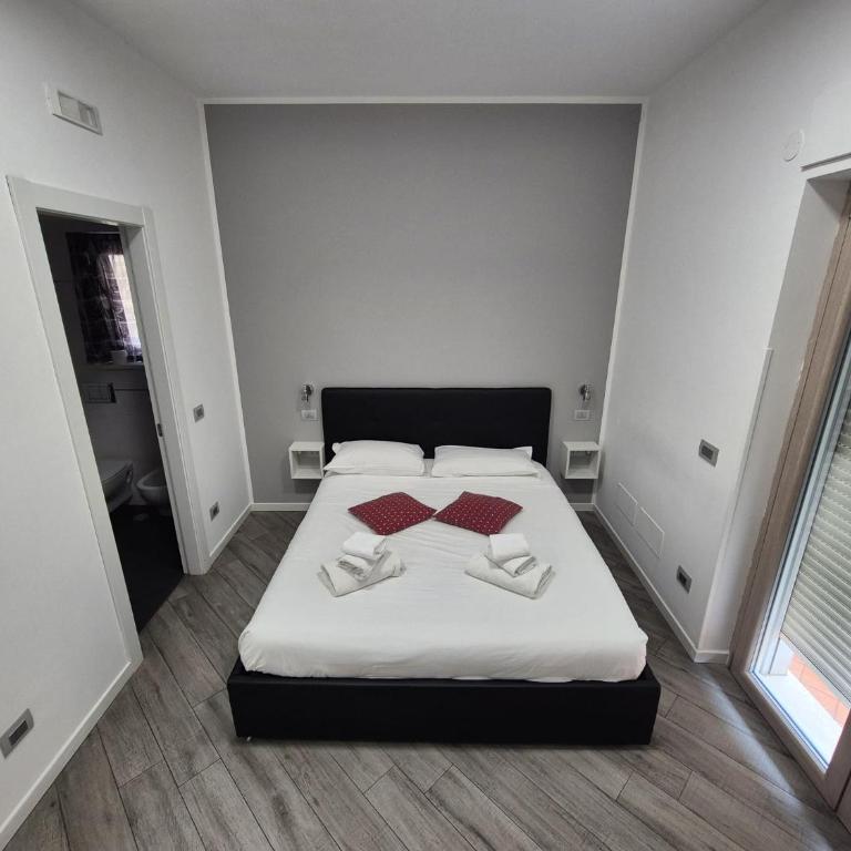 La Lira Two GuestHouse - Double Room with Private Bathroom - 4