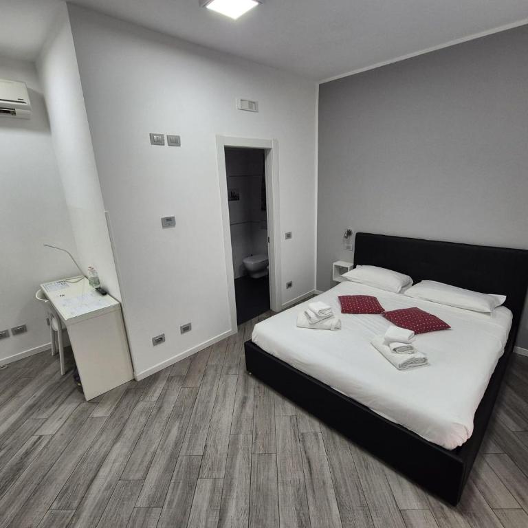 La Lira Two GuestHouse - Double Room with Private Bathroom - 2