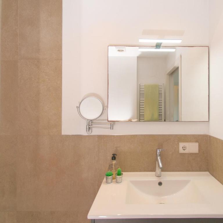 EMPORION MUNDET Apt - Apartamento de 2 dormitorios con terraza y vistas al mar - 27