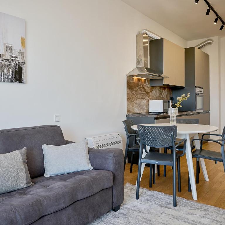 Skyline Sunset - One-Bedroom Deluxe Apartment - 2