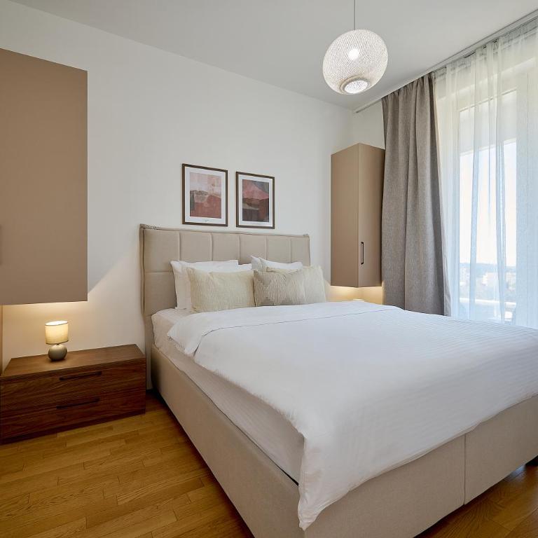 Skyline Sunset - One-Bedroom Deluxe Apartment - 9