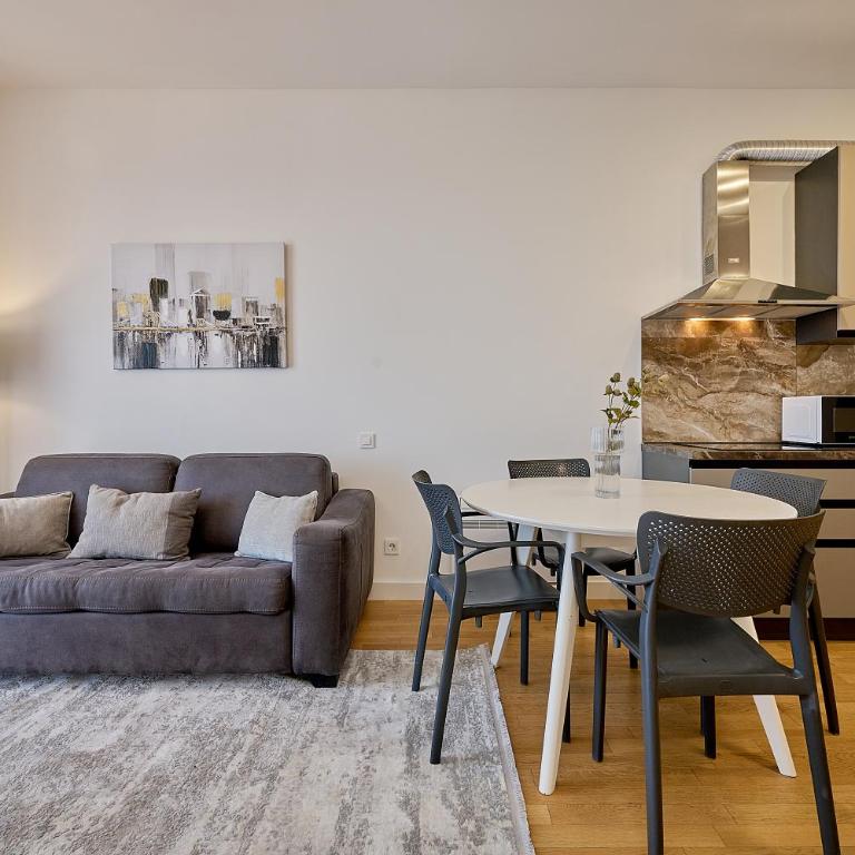 Skyline Sunset - One-Bedroom Deluxe Apartment - 10