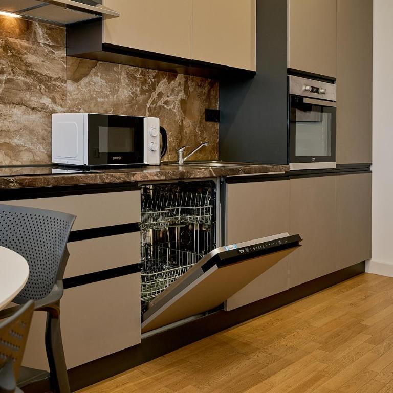 Skyline Sunset - One-Bedroom Deluxe Apartment - 12