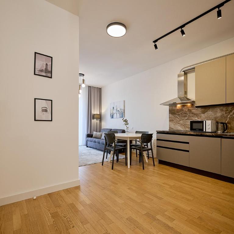Skyline Sunset - One-Bedroom Deluxe Apartment - 14