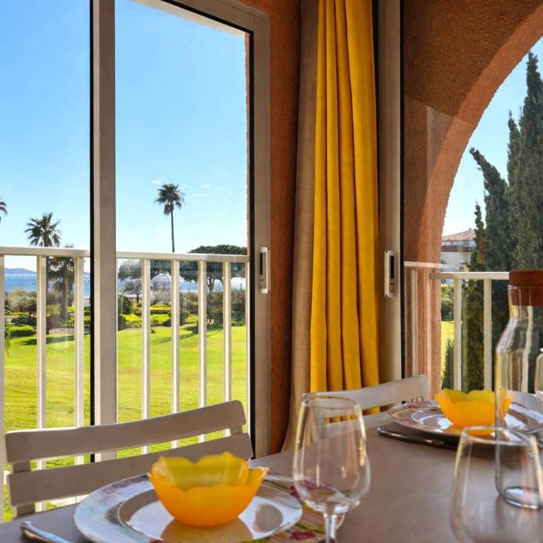 LAL100-117 Appartement 2 pièces cabine 5 couchages LA LONDE LES MAURES - Appartement - Vue sur Mer - 1
