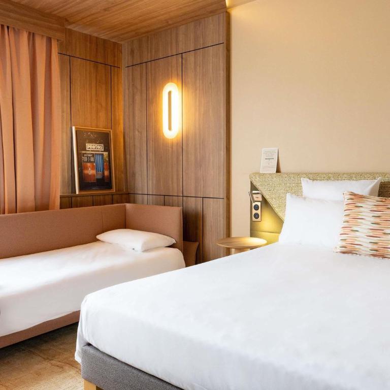 Novotel Toulouse Purpan Aéroport - Superior Room with One double and One single sofa bed - 2