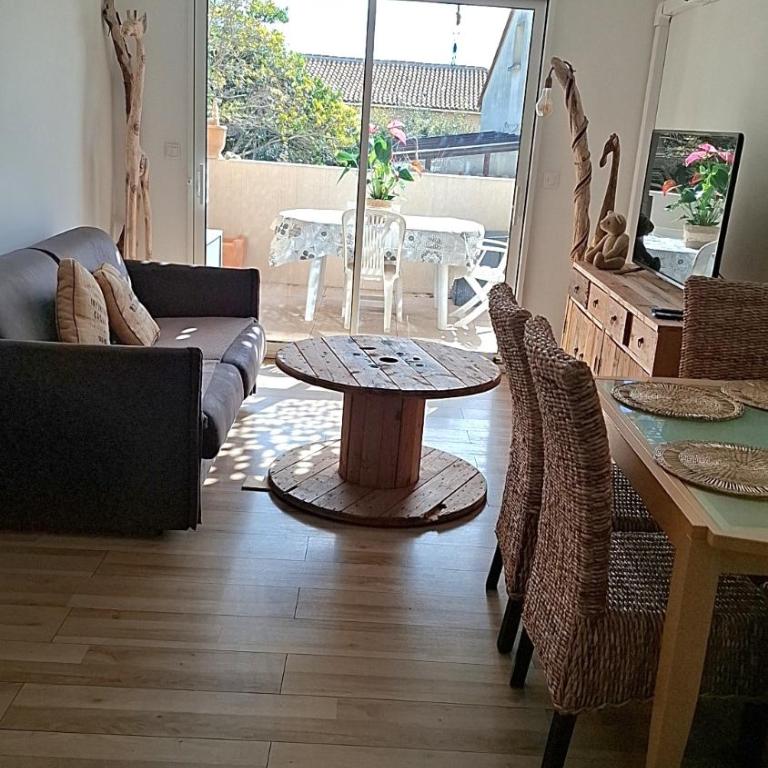 Charmant T2 terrasse ensoleillée proche plage - Apartment mit 1 Schlafzimmer und Terrasse - 1