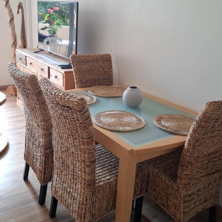 Charmant T2 terrasse ensoleillée proche plage - Apartment mit 1 Schlafzimmer und Terrasse - 10