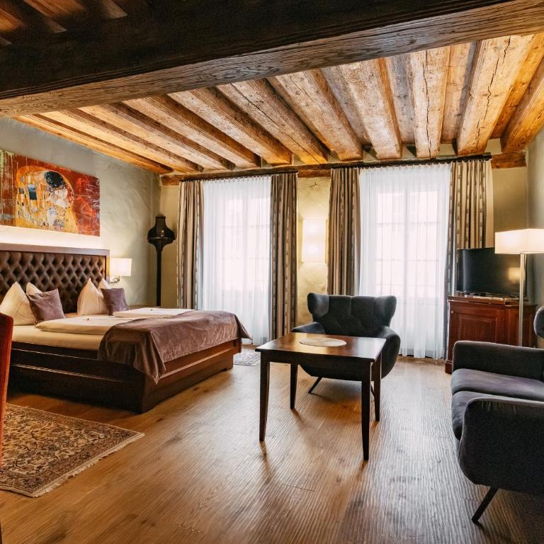 Altstadt Hotel Stadtkrug - Deluxe Ferienwohnung (2 Gäste: 40m², 3 bis 4 Gäste: 65m²) - 1