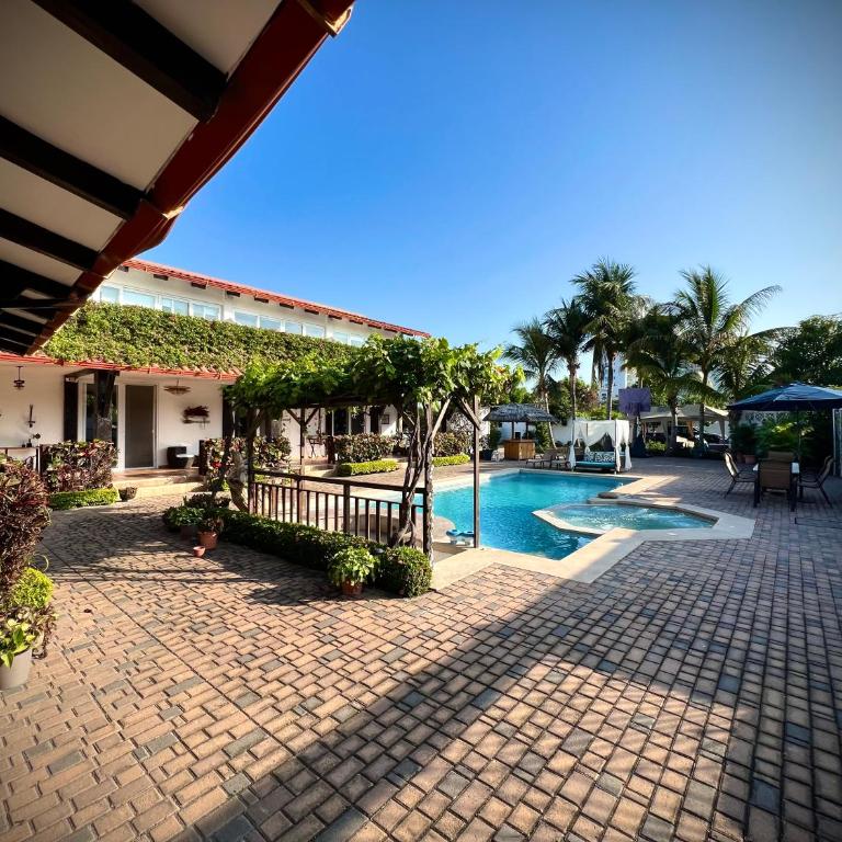 Punta Blanca Ocean Suites - One-Bedroom Apartment - 2