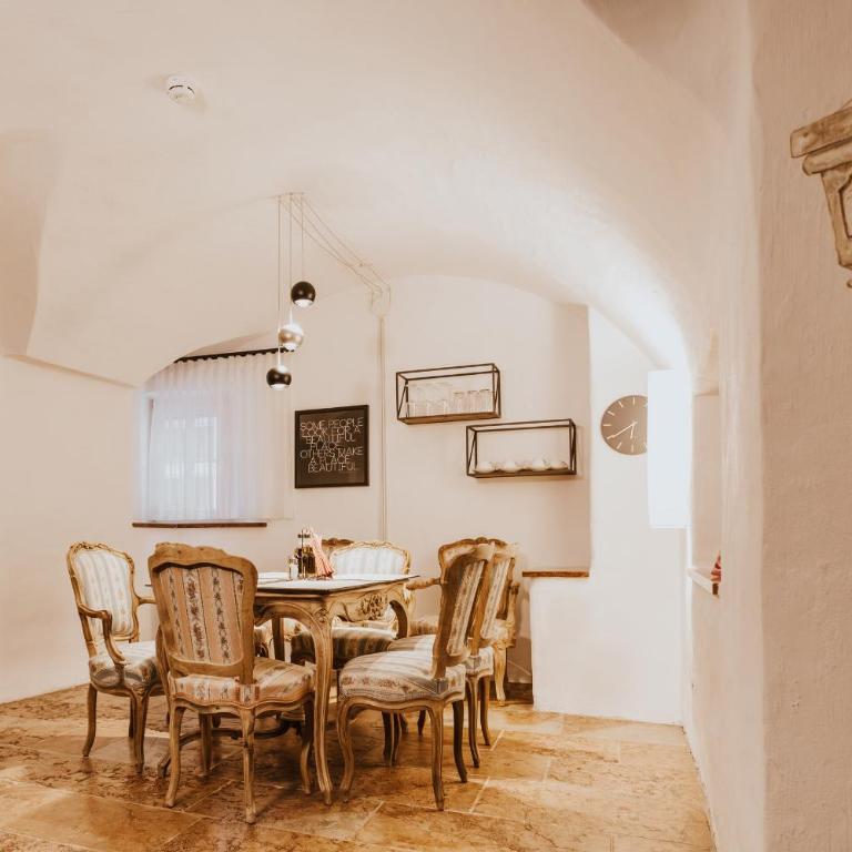 Altstadt Hotel Stadtkrug - Ferienwohnung für Familien (2-4 Gäste=70 m², 5-6 Gäste=90 m²) - 11