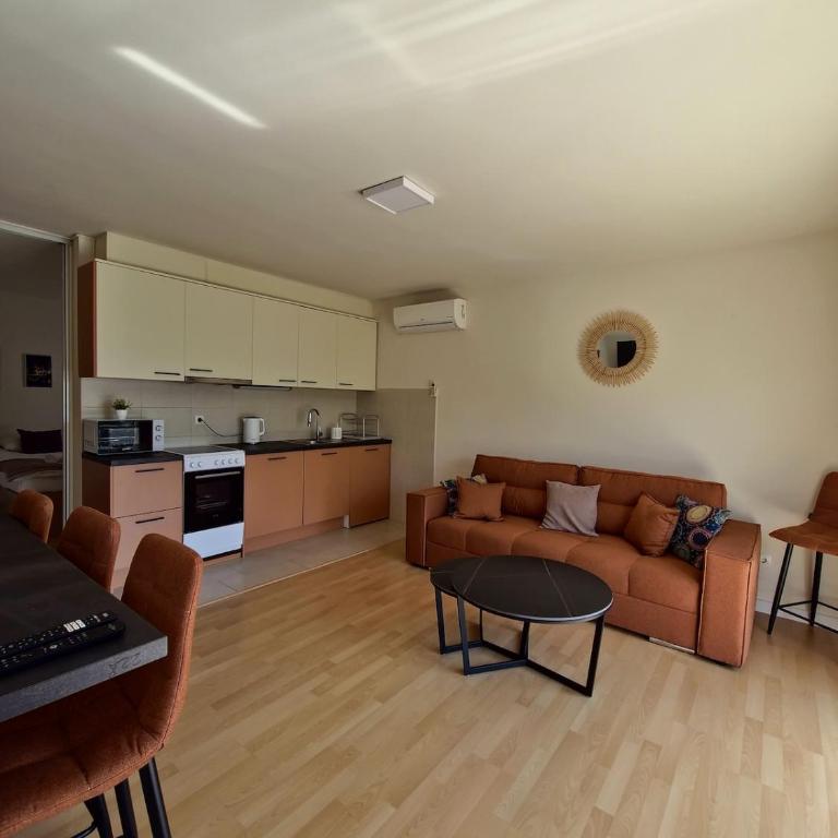 Pure Sky Apartments - with pool - Apartment with Garden View - 3