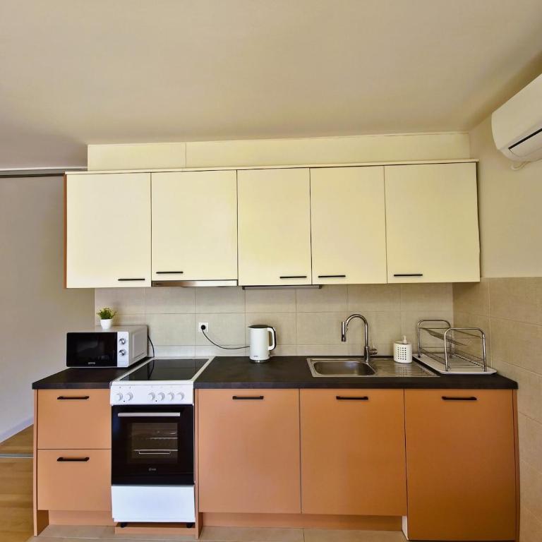 Pure Sky Apartments - with pool - Apartment with Garden View - 14