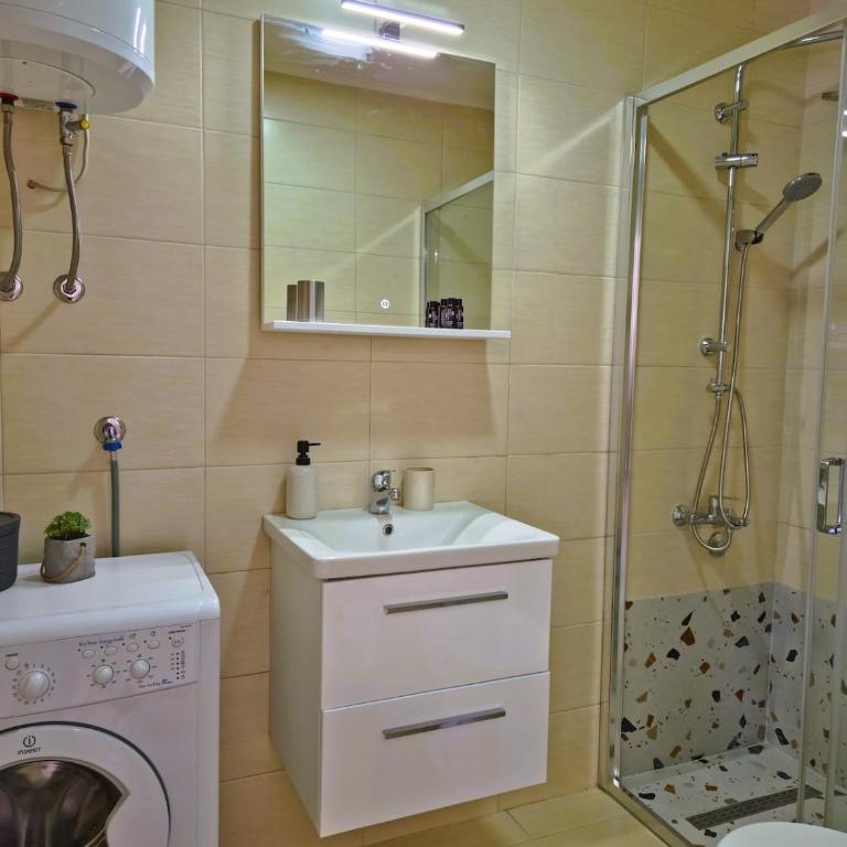 Pure Sky Apartments - with pool - Apartment with Garden View - 17