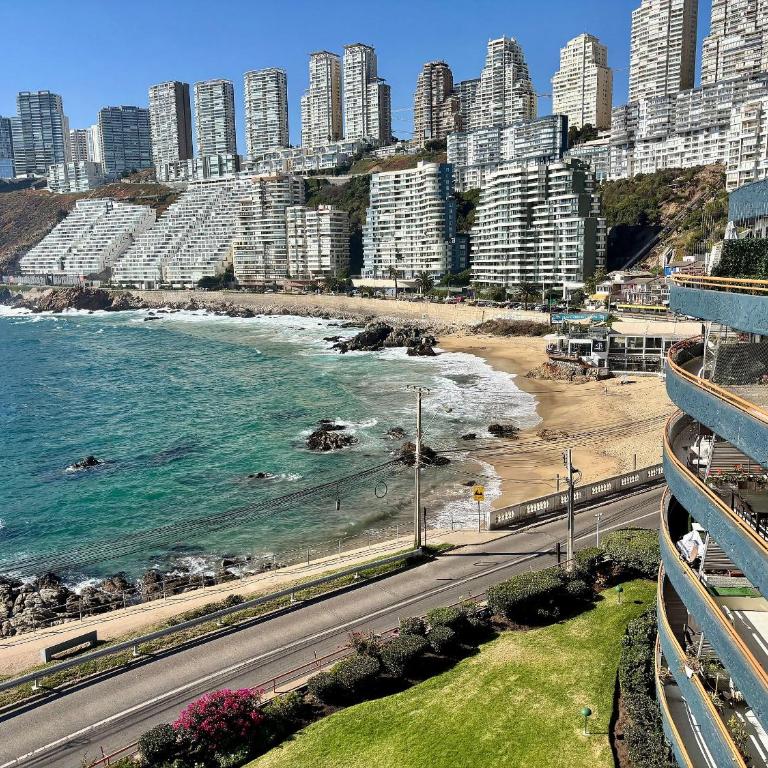 Wonderful sea view, beachfront - Apartment - 4