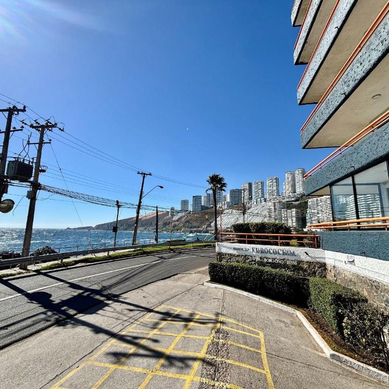 Wonderful sea view, beachfront - Apartment - 17
