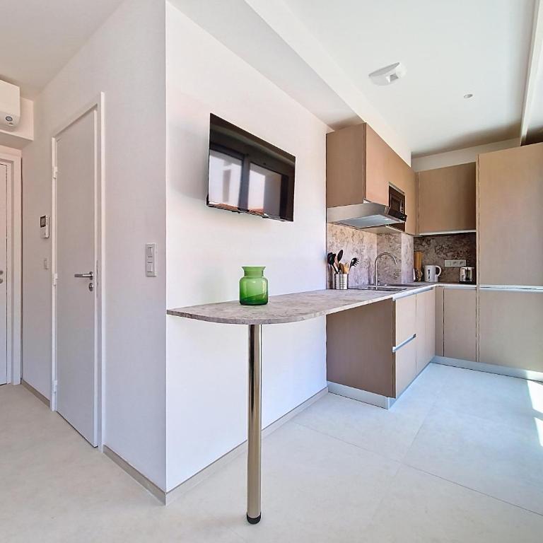 Nestor&Jeeves -STUDIO SIENNE - Central Nice, AC, Walk to beach - Studio Supérieur - 2