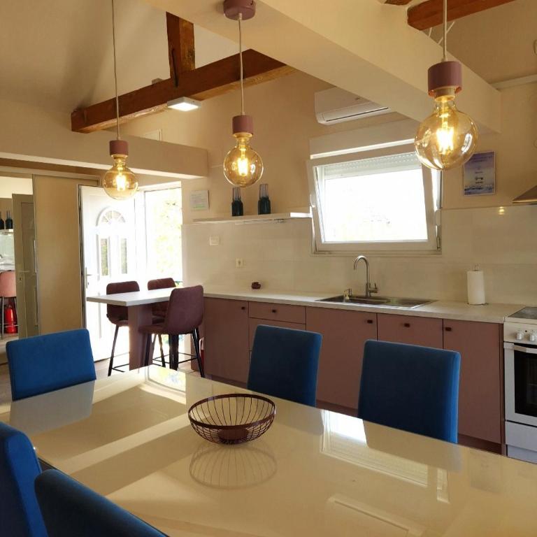 Pure Sky Apartments - with pool - Apartment with Balcony - 20