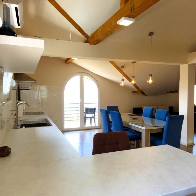 Pure Sky Apartments - with pool - Apartment with Balcony - 27