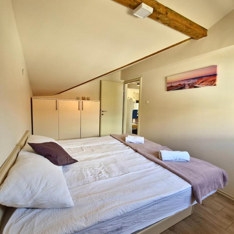 Pure Sky Apartments - with pool - Apartment with Balcony - 25