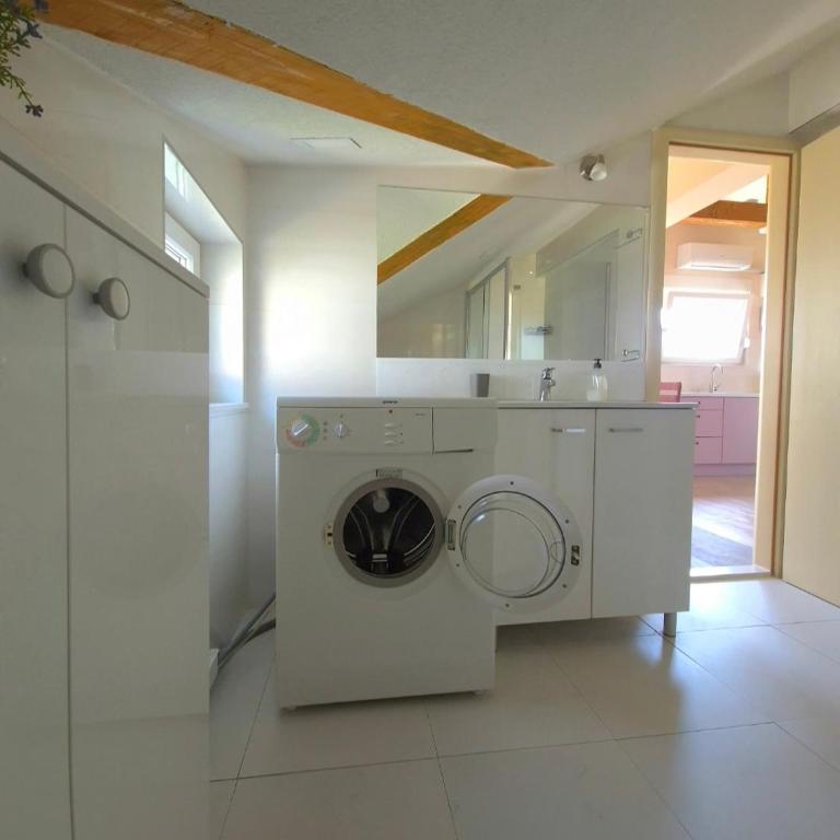 Pure Sky Apartments - with pool - Apartment with Balcony - 17