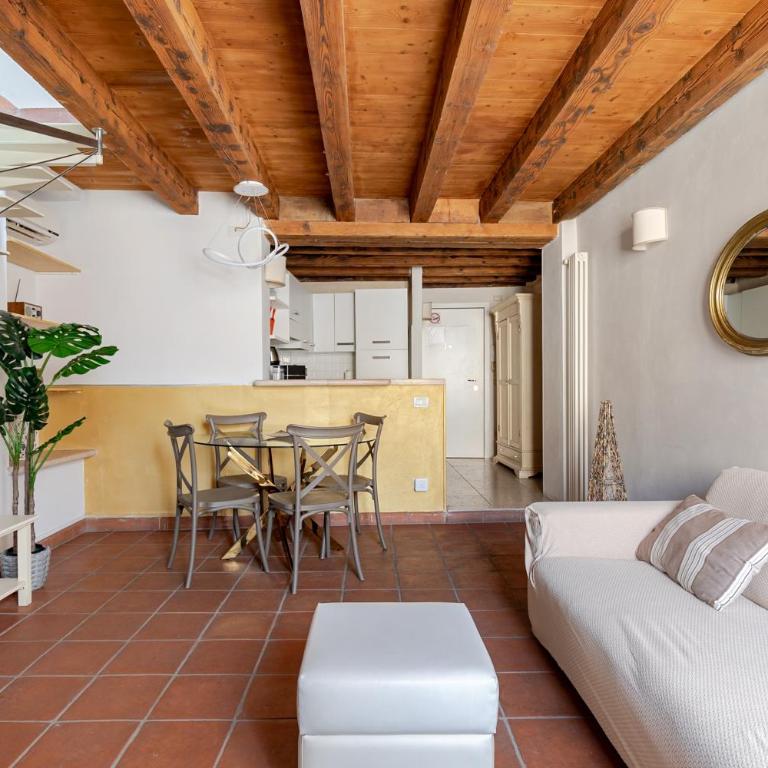 Truly Verona - One-Bedroom Apartment - Split Level - Romeo&Juliet - via Dietro Filippini 2 - 4
