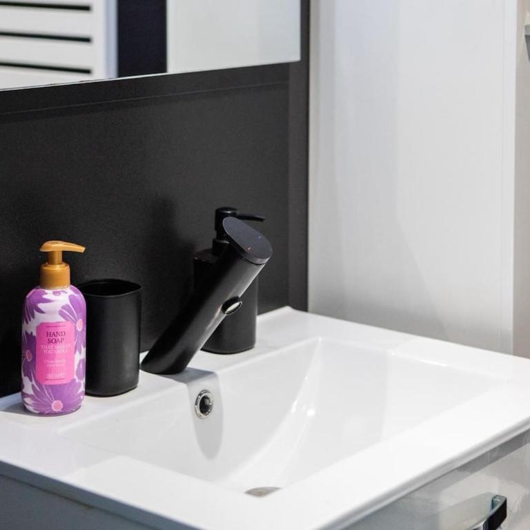 Appartement T2 Cosy avec Fibre et Stationnement Gratuit - Apartment mit 2 Schlafzimmern - 4