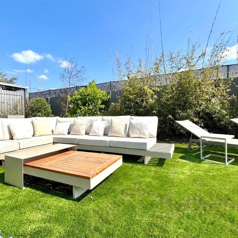 Cosy air-conditioned villa with swimming pool - Villa - 14