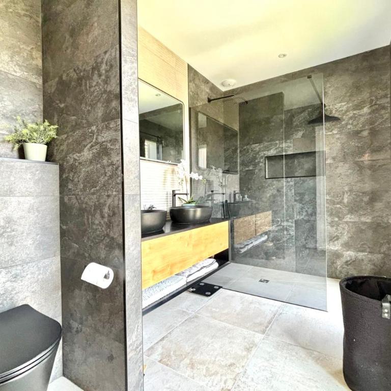 Cosy air-conditioned villa with swimming pool - Villa - 16