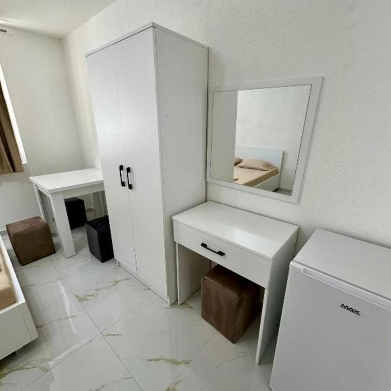 Dilans apartments by the sea - Studio with Pool View - 10
