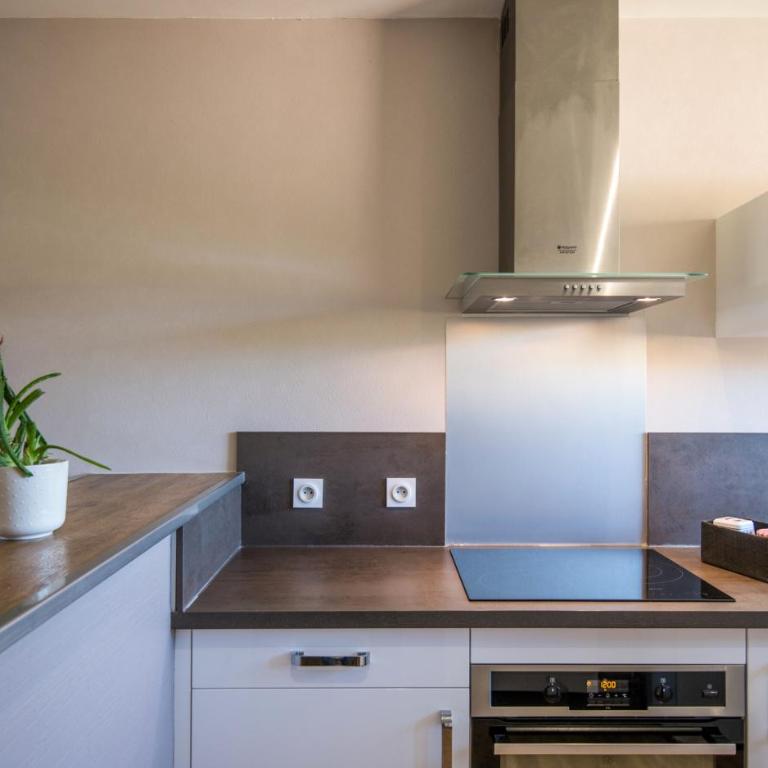 Appt Alba lumineux fibre avec parking privatif - Appartement 2 Chambres - Vue sur Jardin - 6