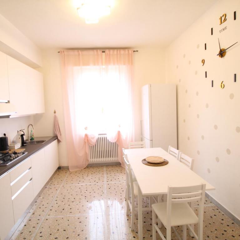 Bluhome - Appartamento con 3 Camere da Letto e con Balcone - 3